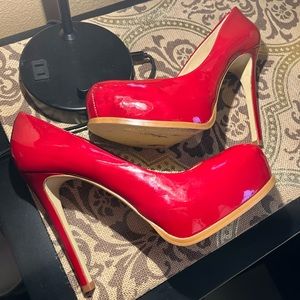 👠 Sexy AF! Gorgeous Kelsi Dagger red patent leather pump 5” heel.  Rarely worn.